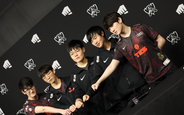 与詹姆斯的 与詹姆斯的