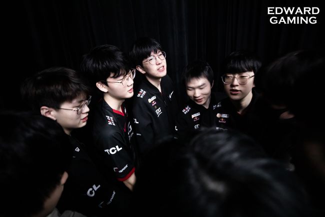 津媒：伊万今日将确定参赛23人名单 个别位置可能还需认真斟酌.